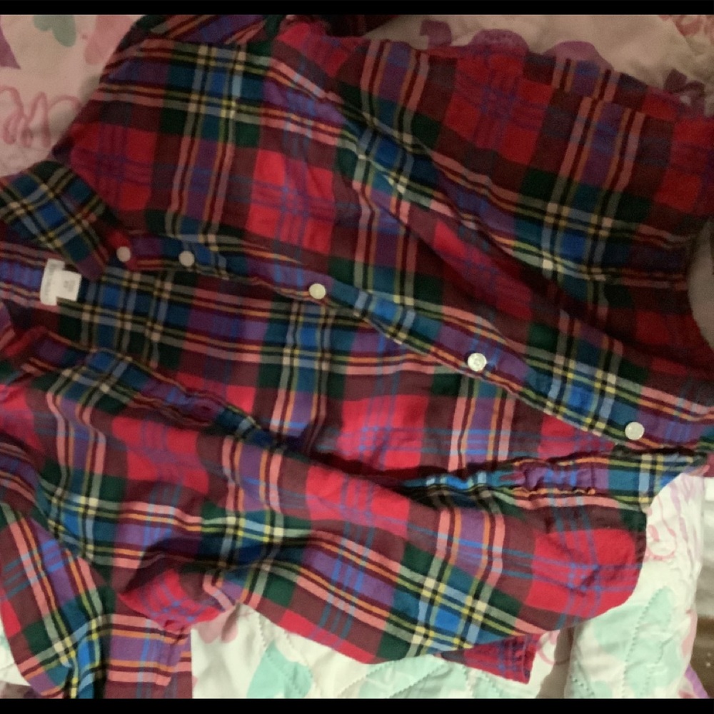 I’m selling 1 sweater and 5 other shirts